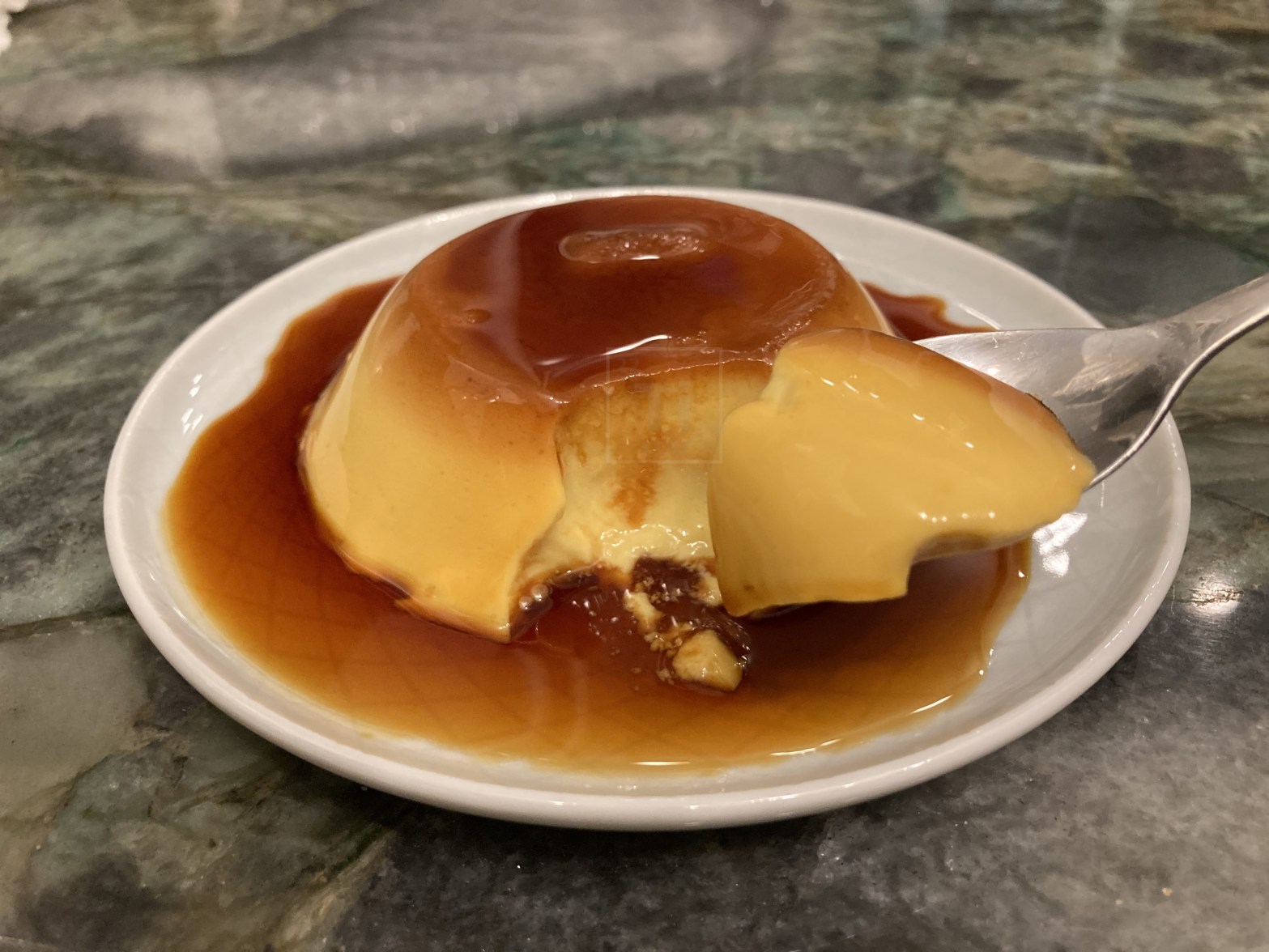 Vegetarian caramel flan cake